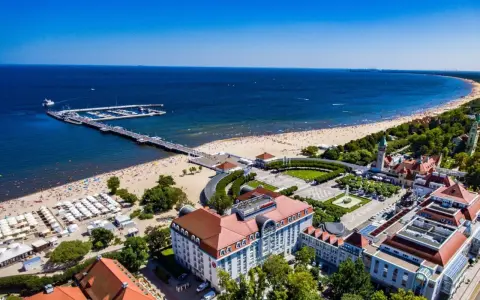 Sopot: plaża, molo, park i hotele dla dorosłych Polska. Idealne miejsce na relaks nad Bałtykiem.