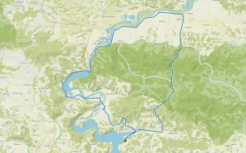 Mapa z zaznaczonymi trasami rowerowymi wokół Jeziora Rożnowskiego.